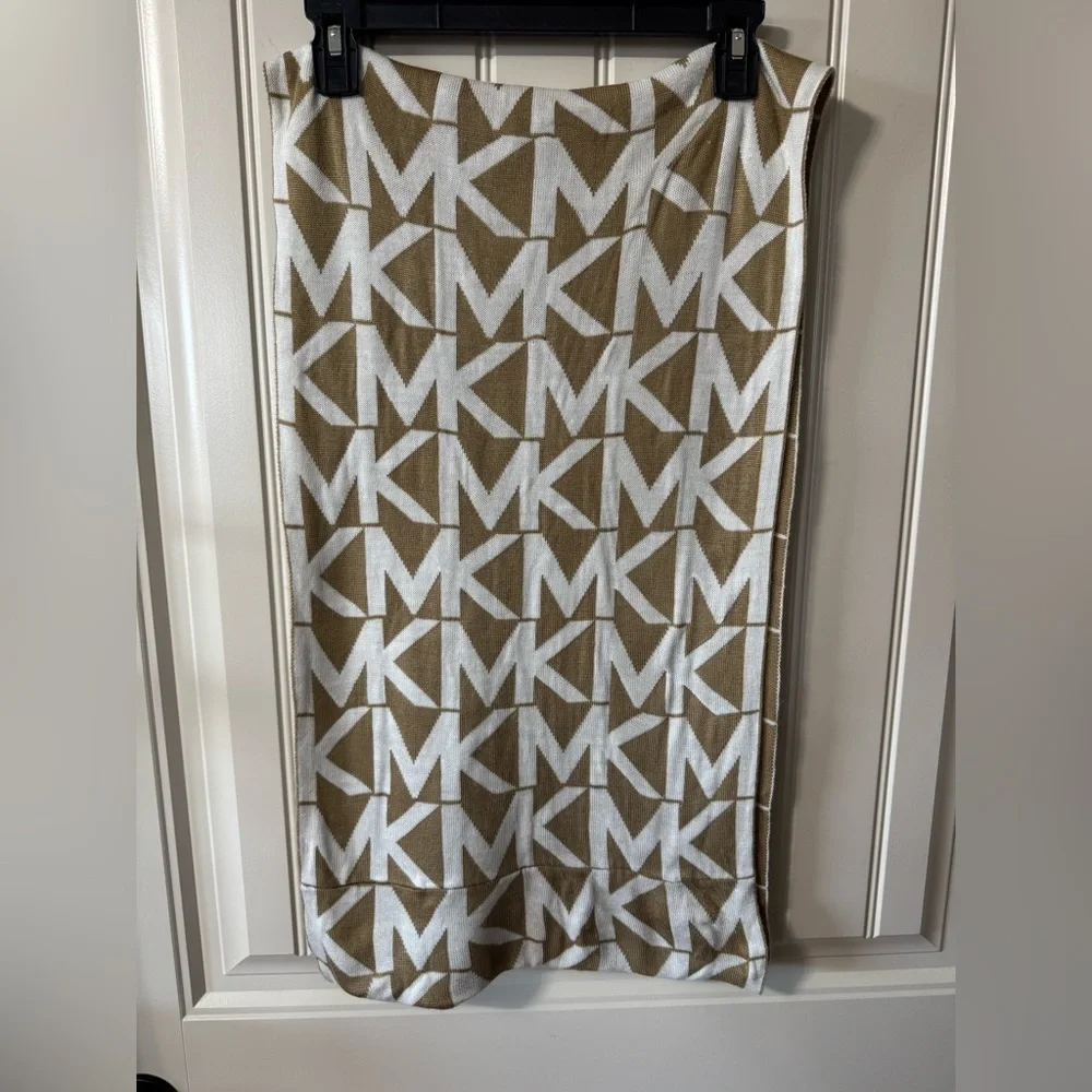 MICHAEL KORS 🌟 Reversible Infinity Scarf - Cream, White, Tan (OS)